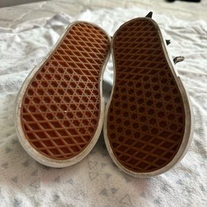 Vans toddler slip on V shark size 6